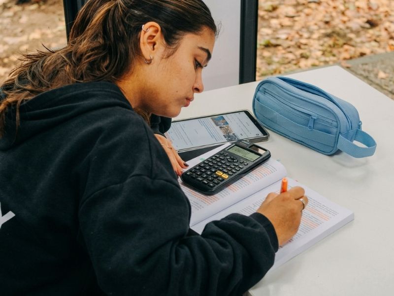 Servicio de Préstamo de Calculadoras
